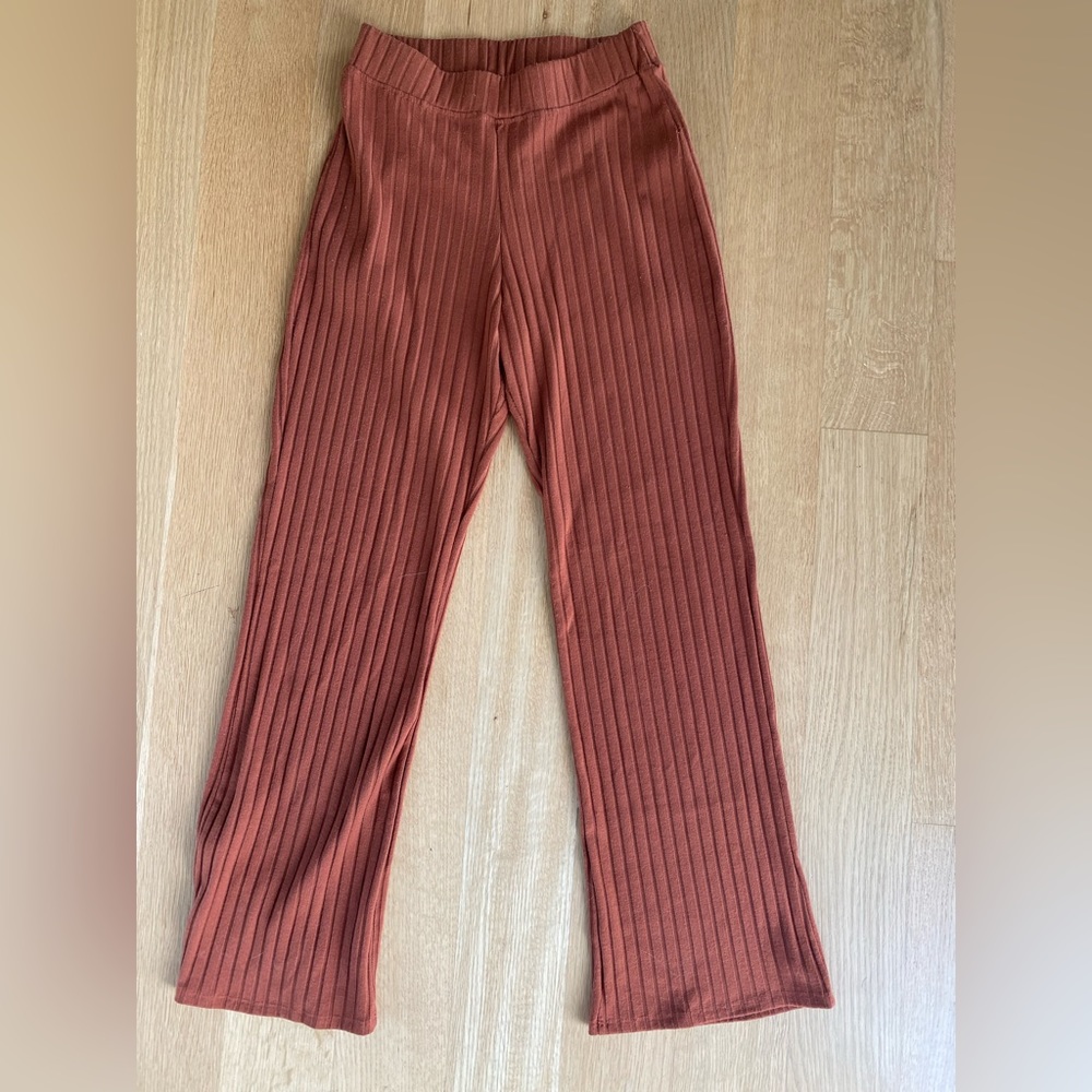 Ribbed flat butternut brown cropped flare pants
